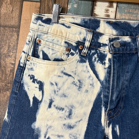 Levi's Premium Blue and White bleached Denim Shorts - Picture 5 of 14